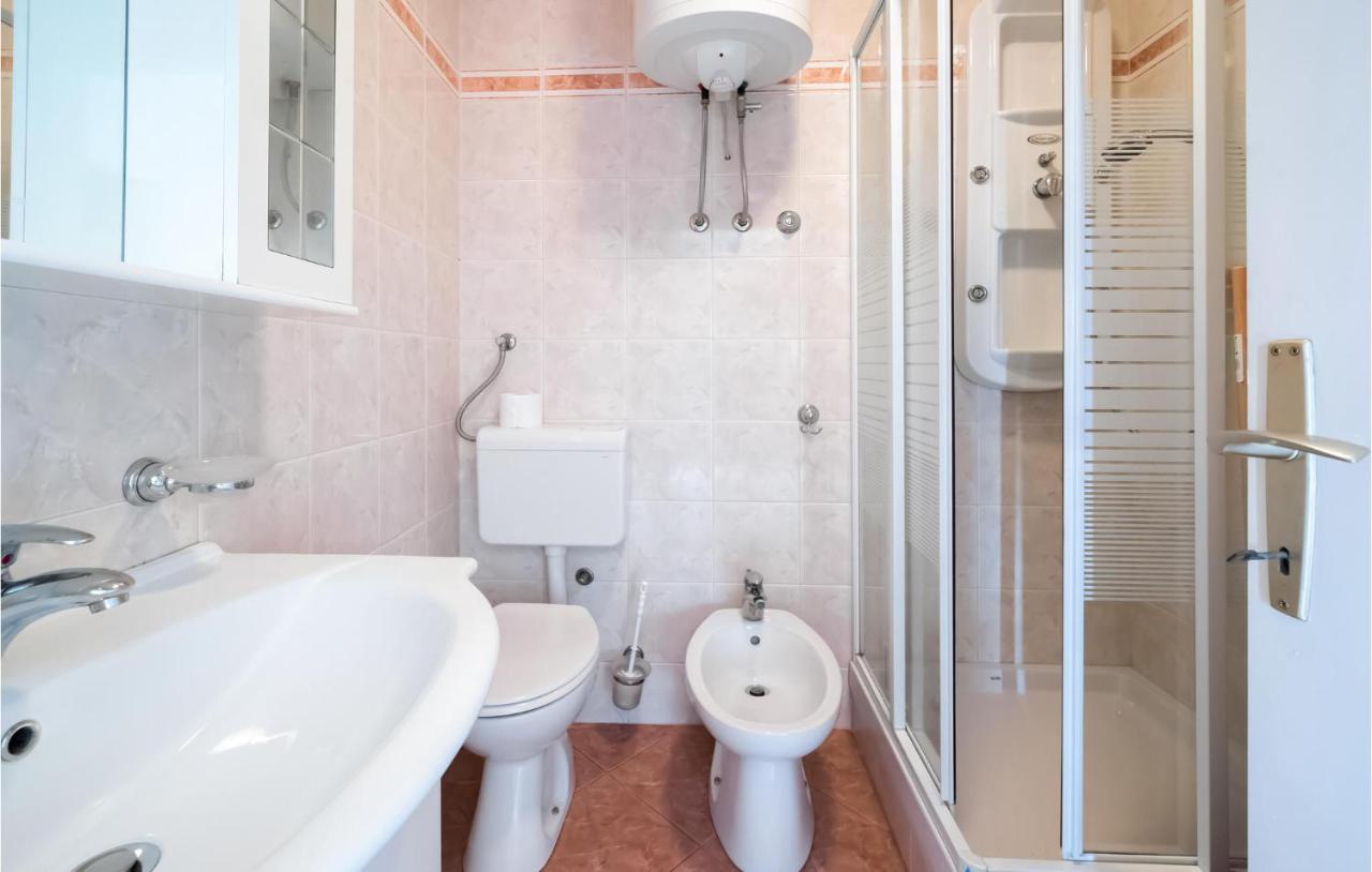 1 Bedroom Amazing Apartment In Peruški Extérieur photo