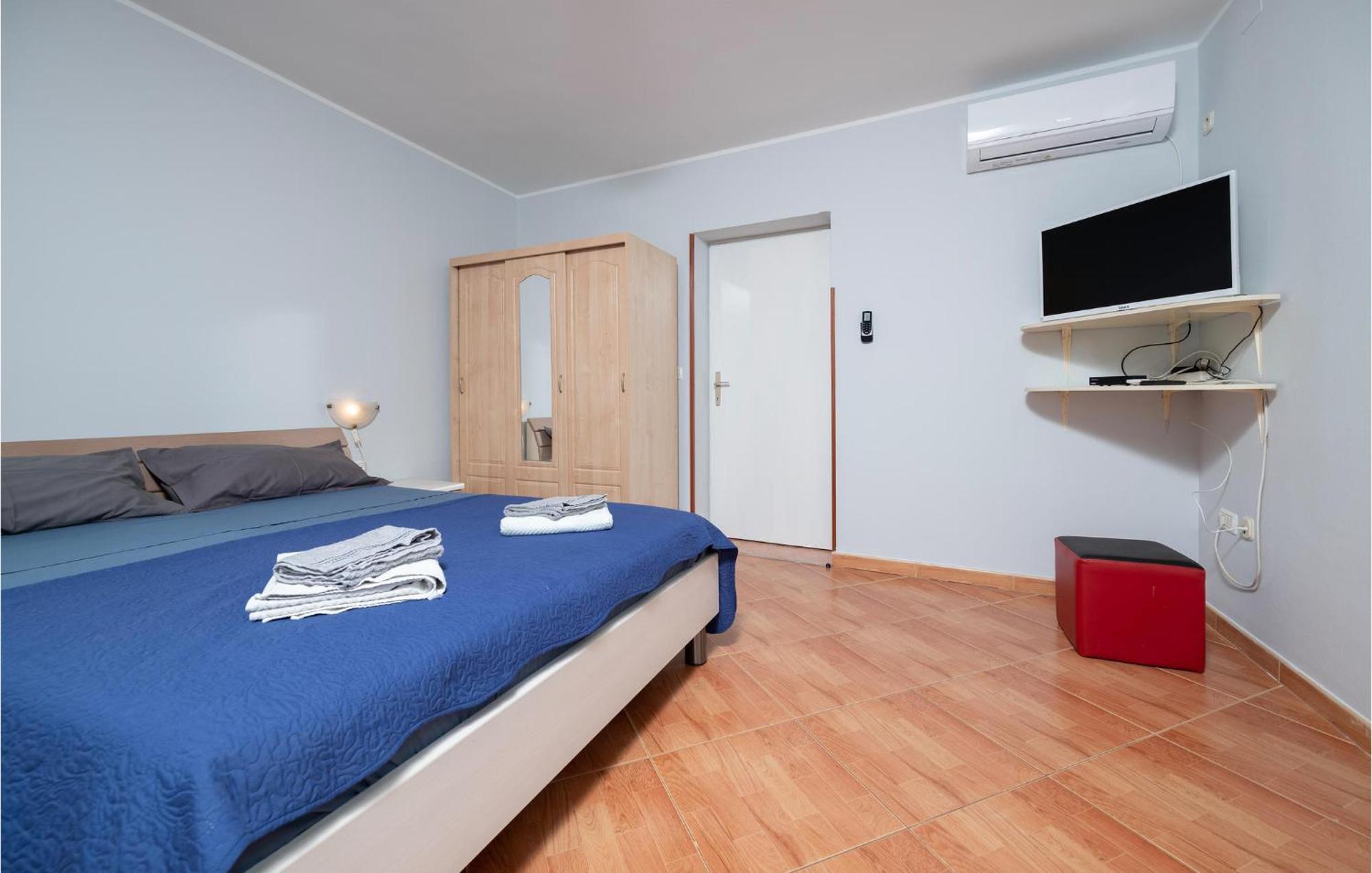 1 Bedroom Amazing Apartment In Peruški Extérieur photo